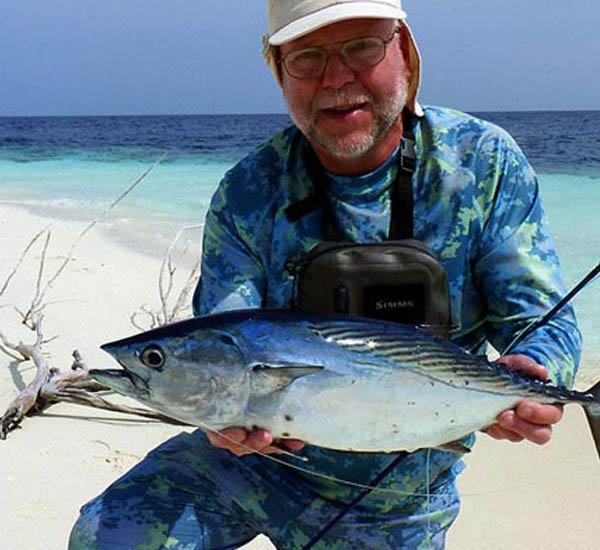 Fliegenfischen vom Strans auf Thunfische